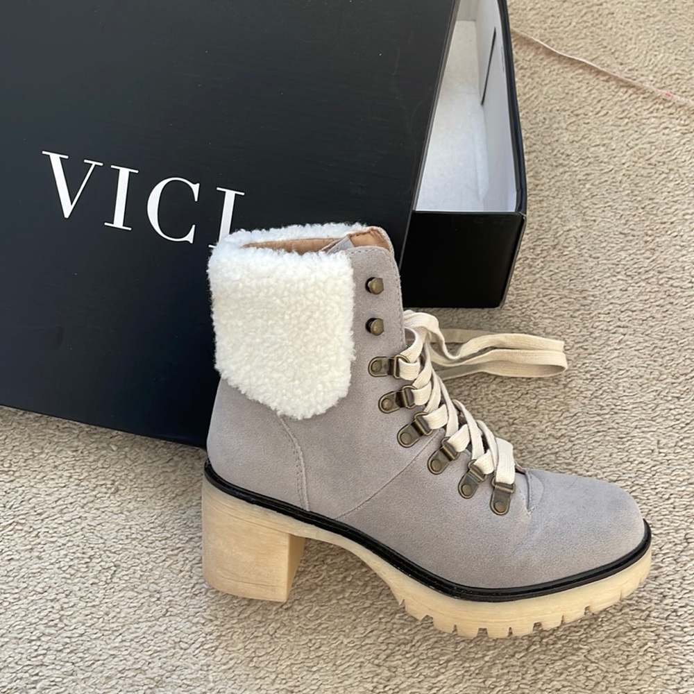 Vici Conquest Heeled Boot NWOT - Size 7